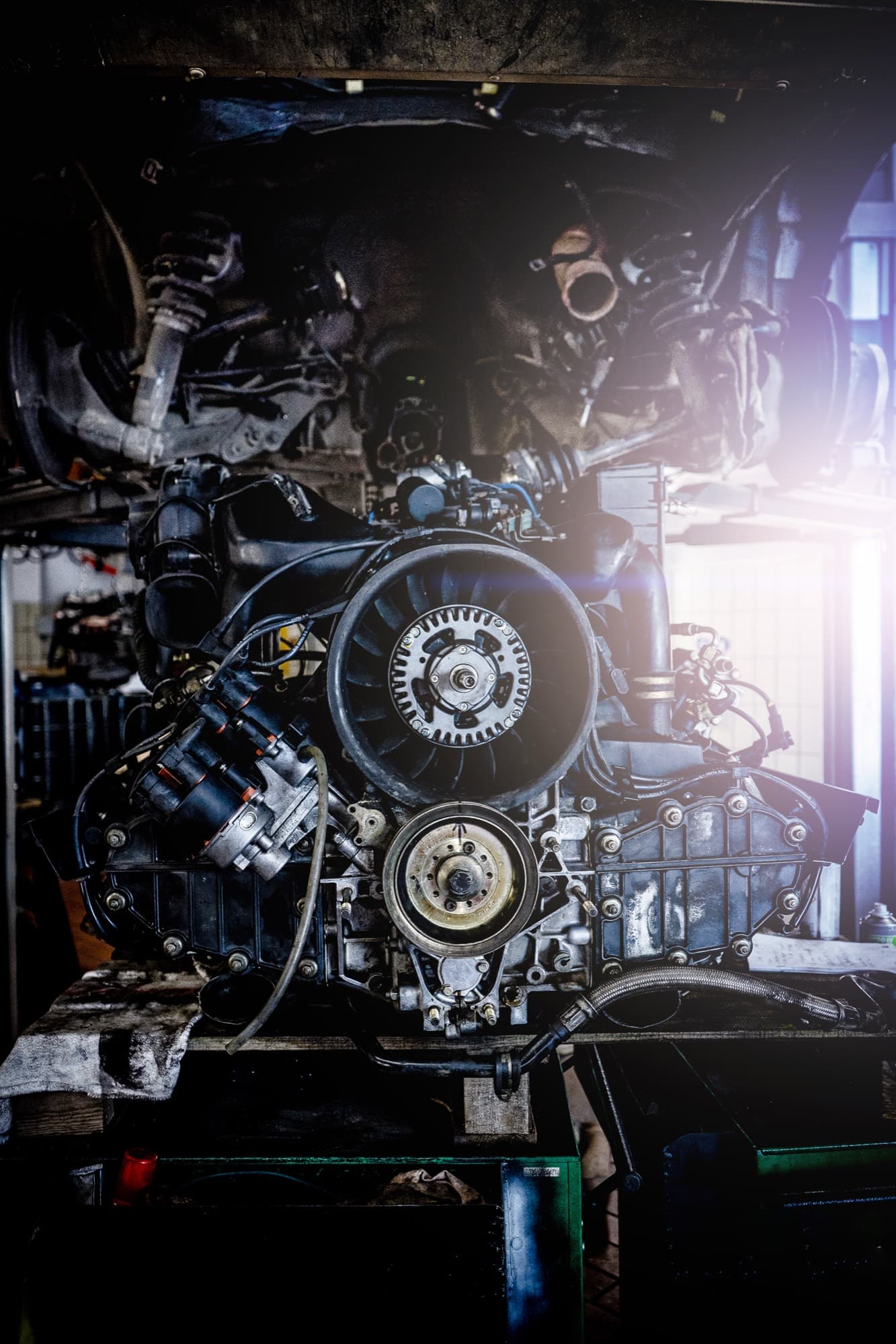 Ausgebauter Motor in der Werkstatt